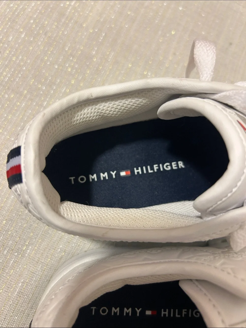 Tommy Hilfiger Girls Size 2 White Heart Logo Sneakers